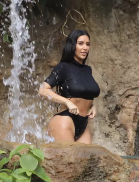Love when she wears a wet top.