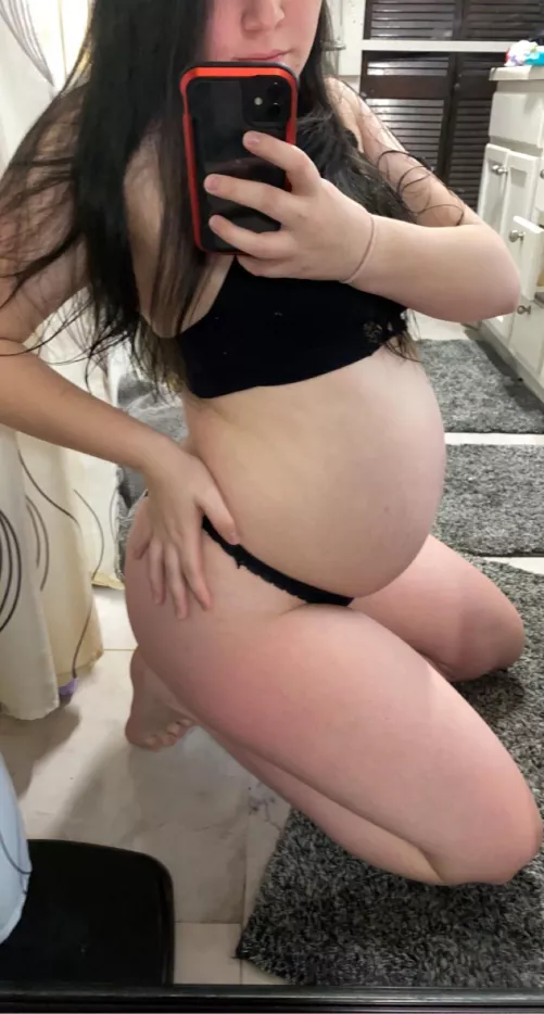 Loving my belly🥰