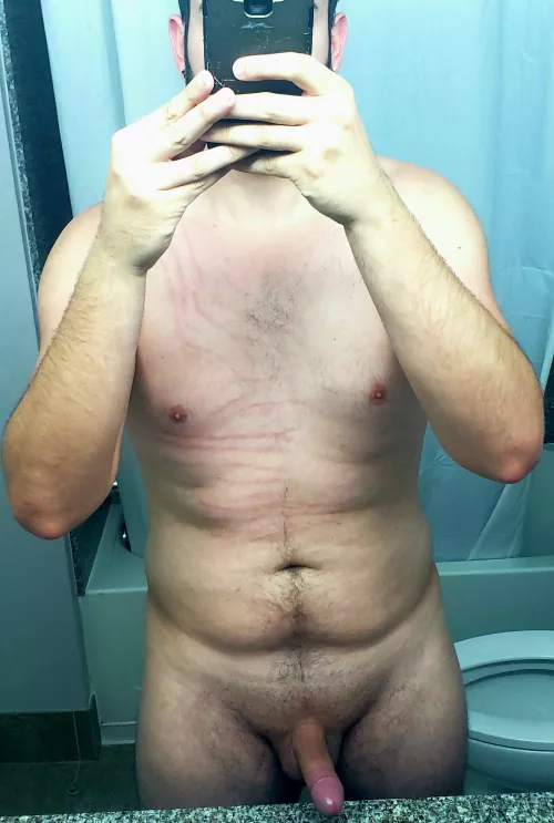 Loving my claw marks this morning 🥰