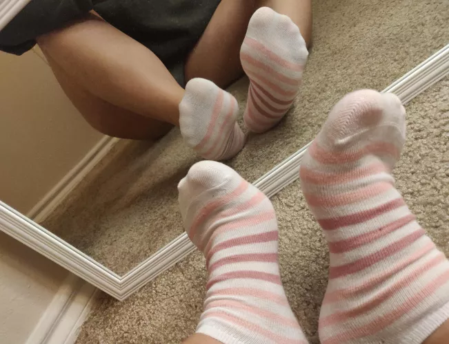 Loving my new socks, I even got some to share. DM me? 😘