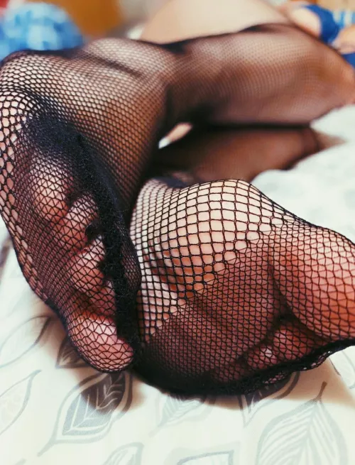 Loving these fishnets 👣