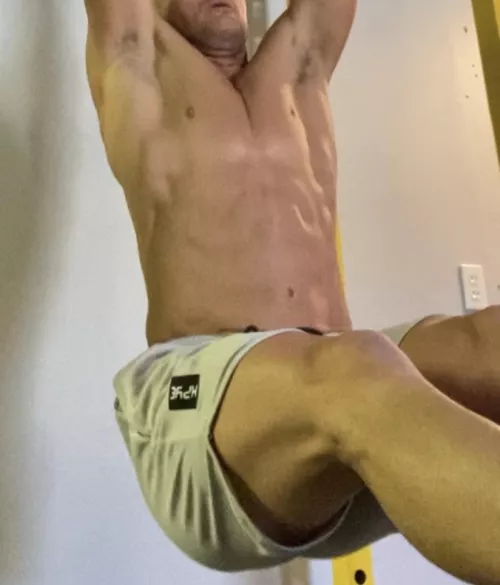 L-sit pull-ups get spicy 🌶 quick! [M]