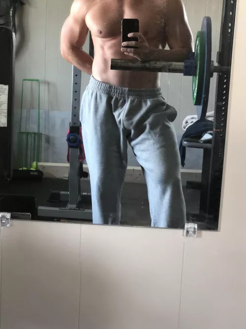 Luckily I workout at ho(m)e so gray sweatpants season only lasts until Iām warmed up