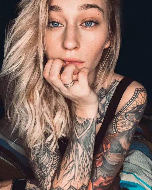 Löra🔥