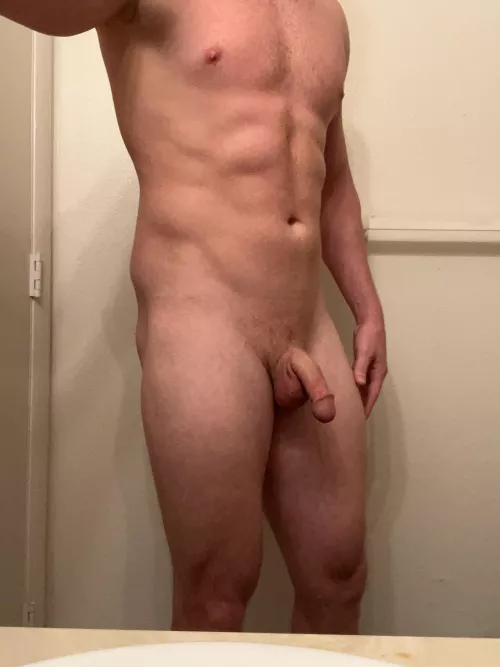 M, 27, 6’2, 205lbs. Definitely have some things I don’t like about myself but I am getting more confident with each passing day.