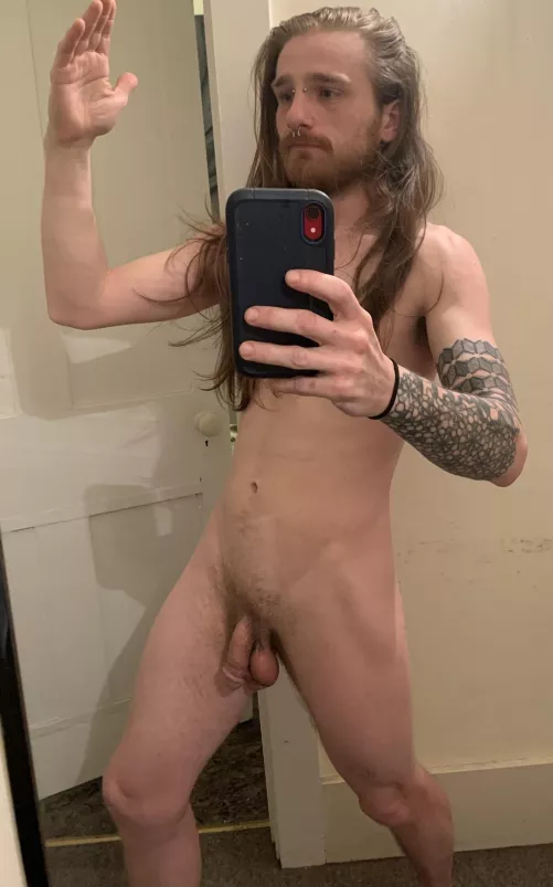 [M], 30, 135-140lbs. No one said anything about normal poses. I almost *had* to do this to not flex. What does this say? Hmmmmmm