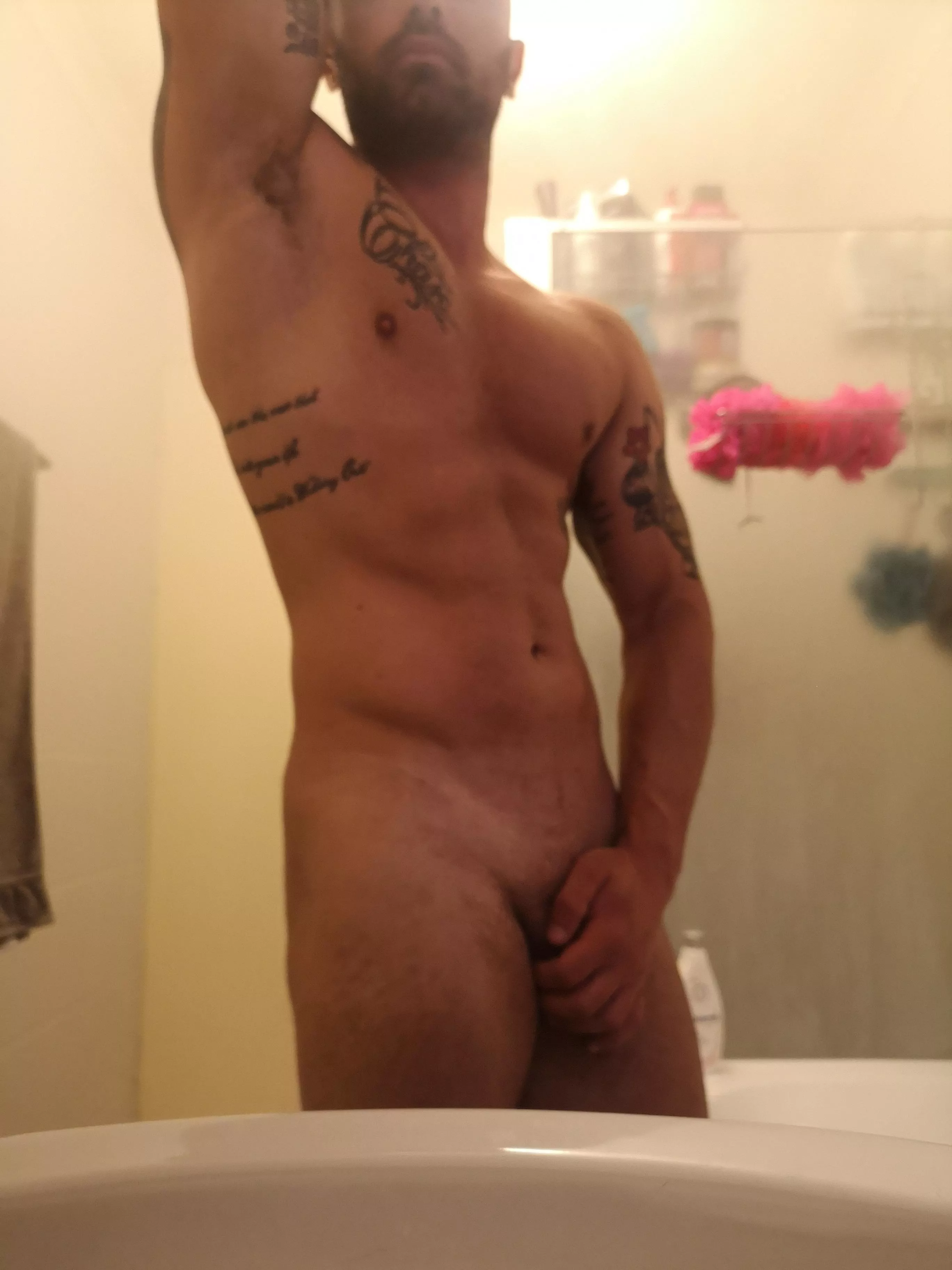 (M) 35 any ladies wanna join for post workout shower