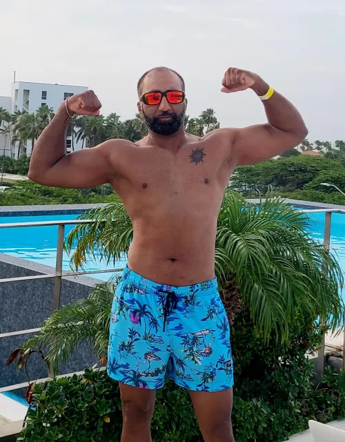 [M] 44 workout by the beach