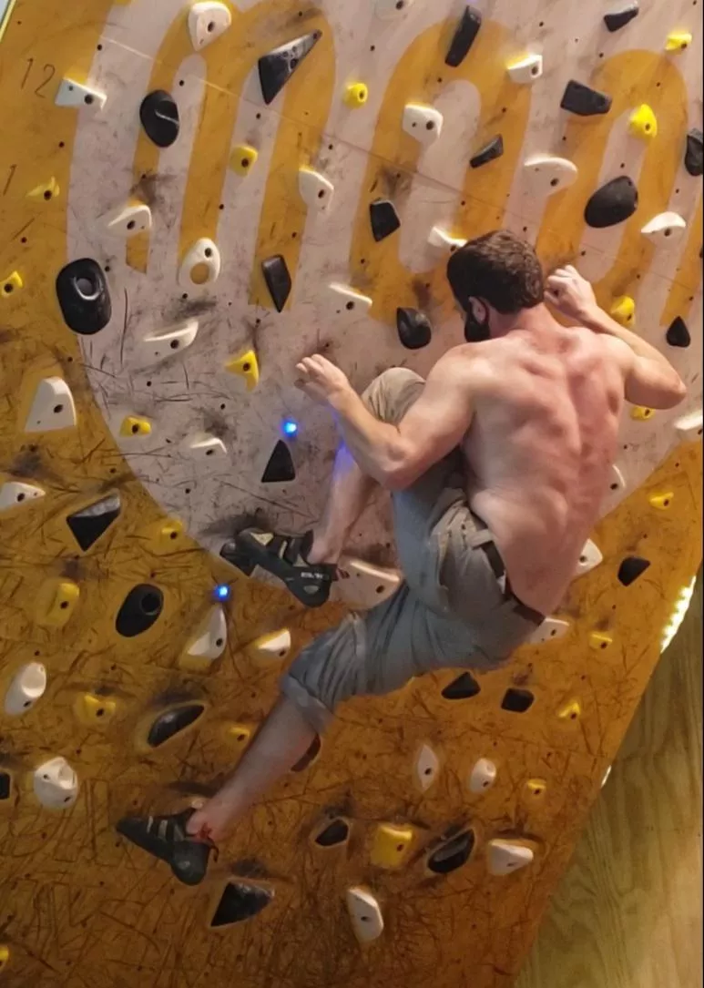 (M) Can anyone rub the knots out of my back? (M) Can anyone rub the knots out of my back?