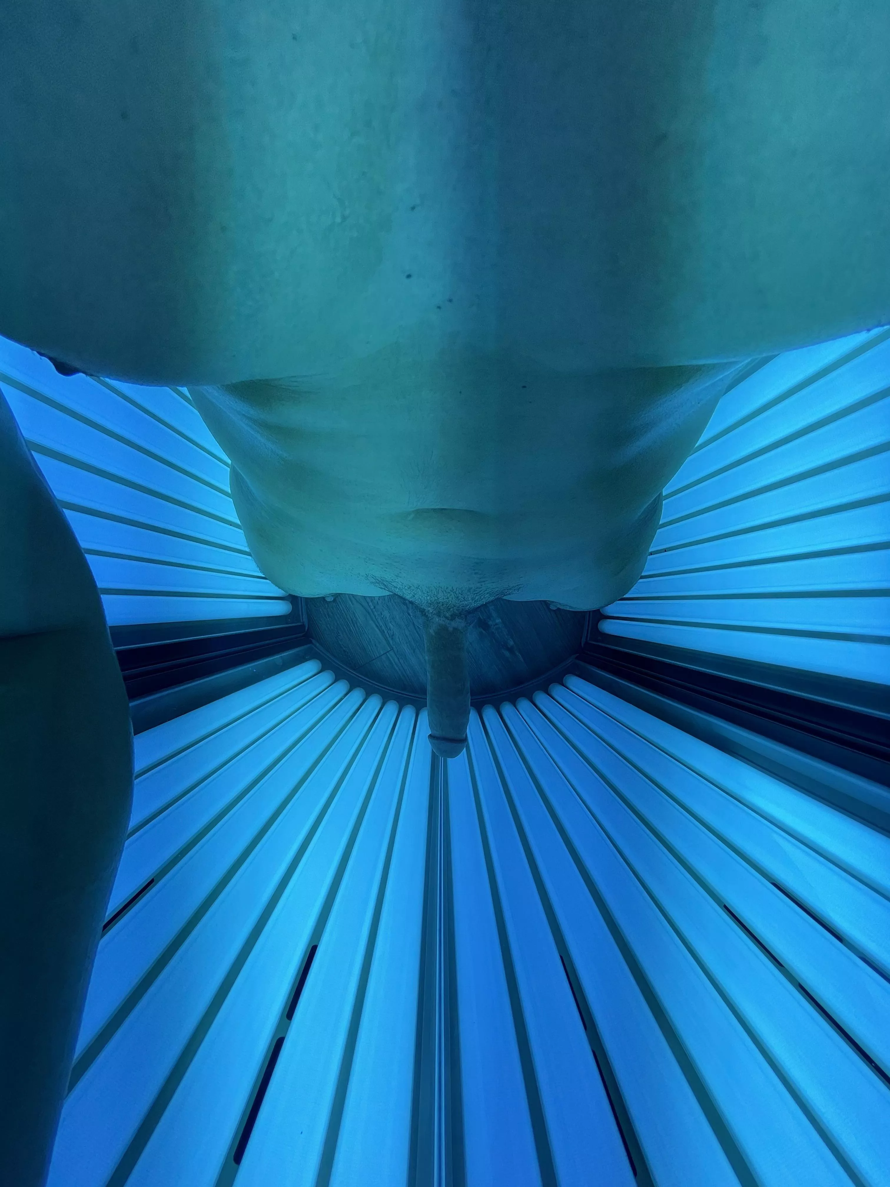 [m] Got super horny in the tanning booth today 😅😂