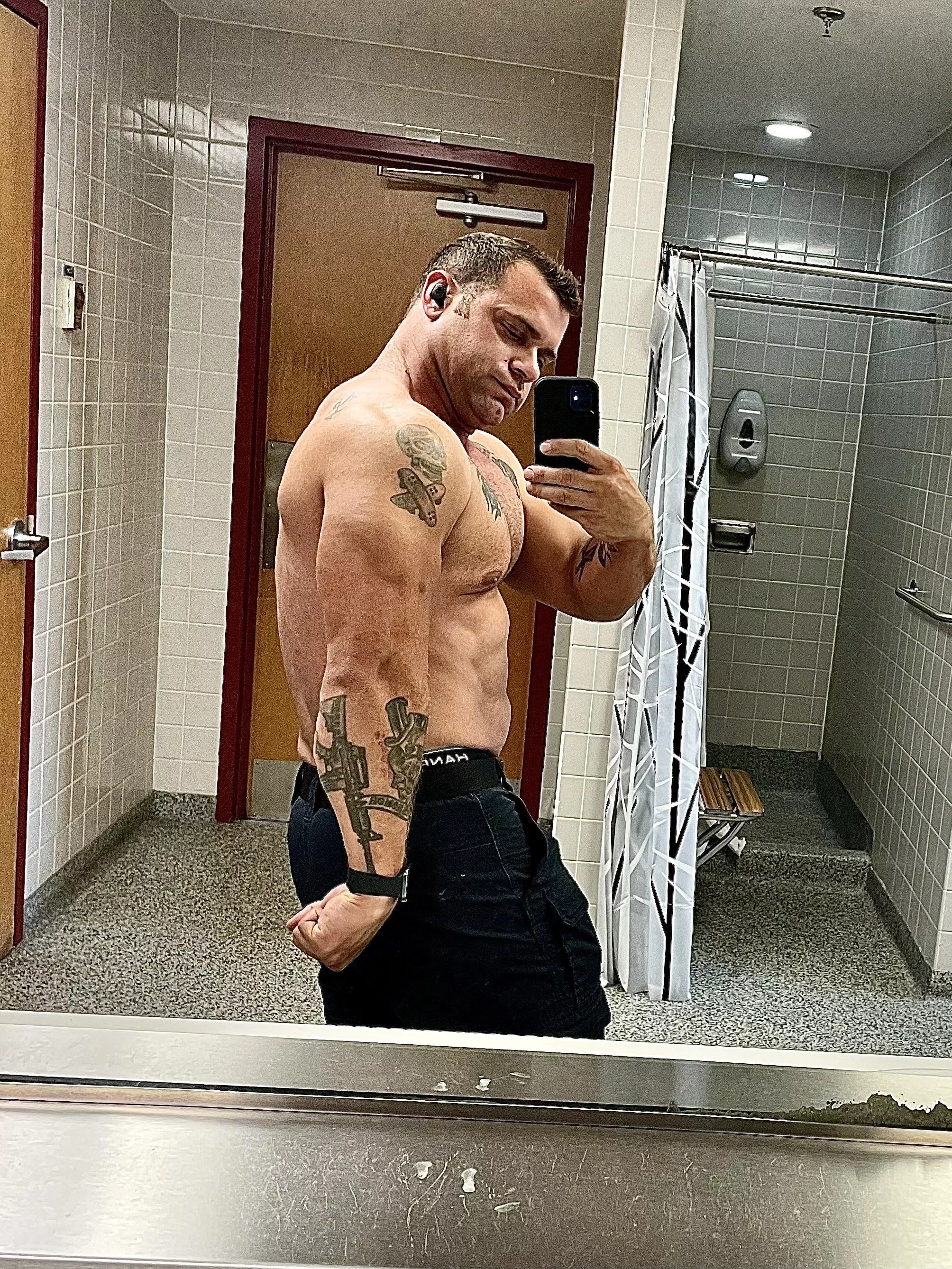 (M) great workout today. Hope you animals are getting it in too.