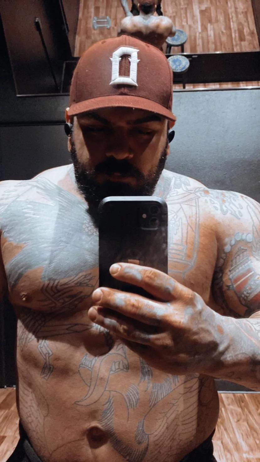 (M) holding some water, but still on a mission to get sexy for summer