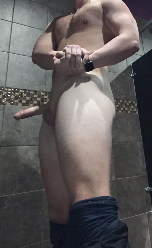 (M) push day resulted in quite the pump 🥵