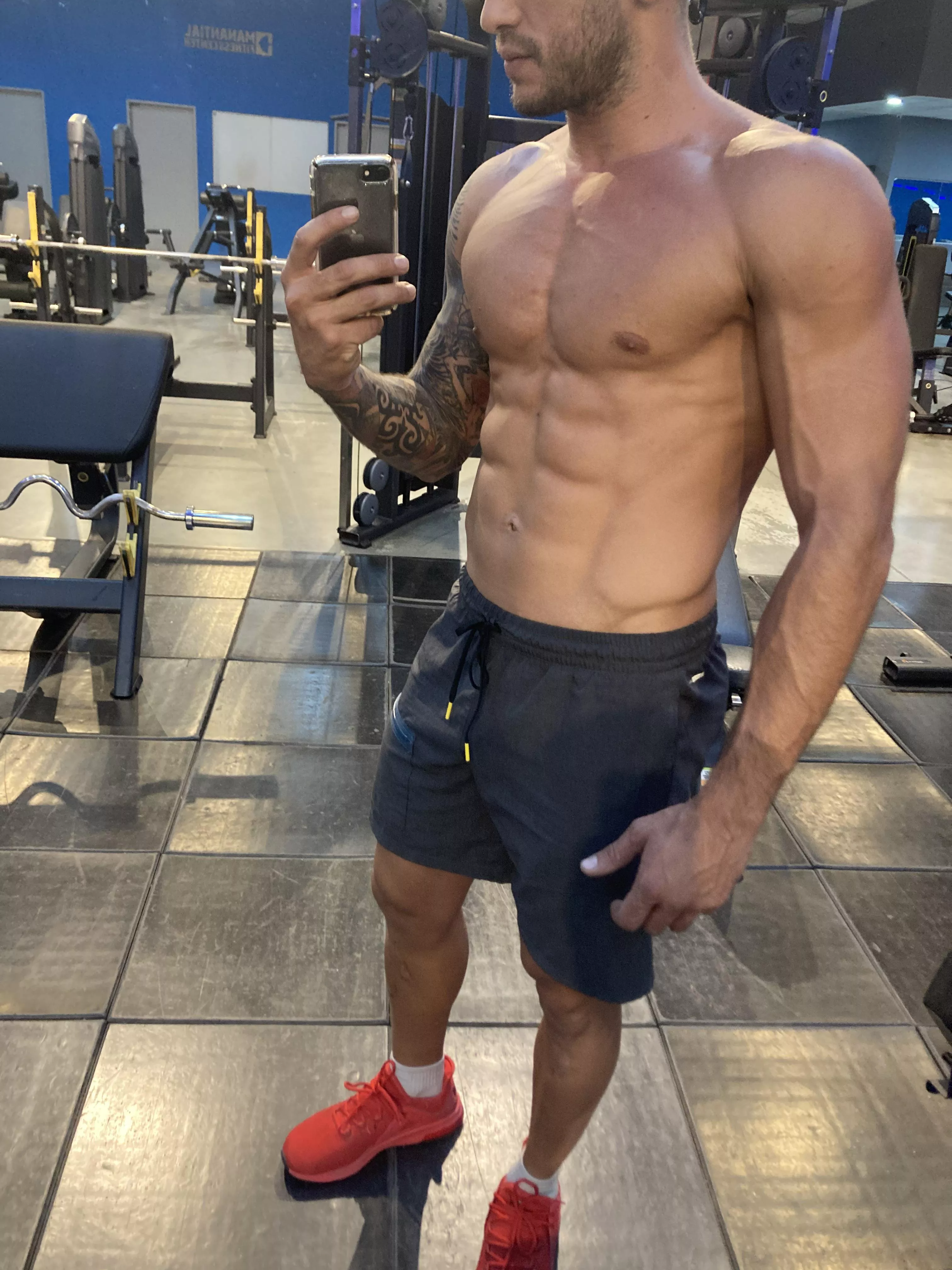 (M) Saturday done ☑️ I feel like I wanna workout naked….