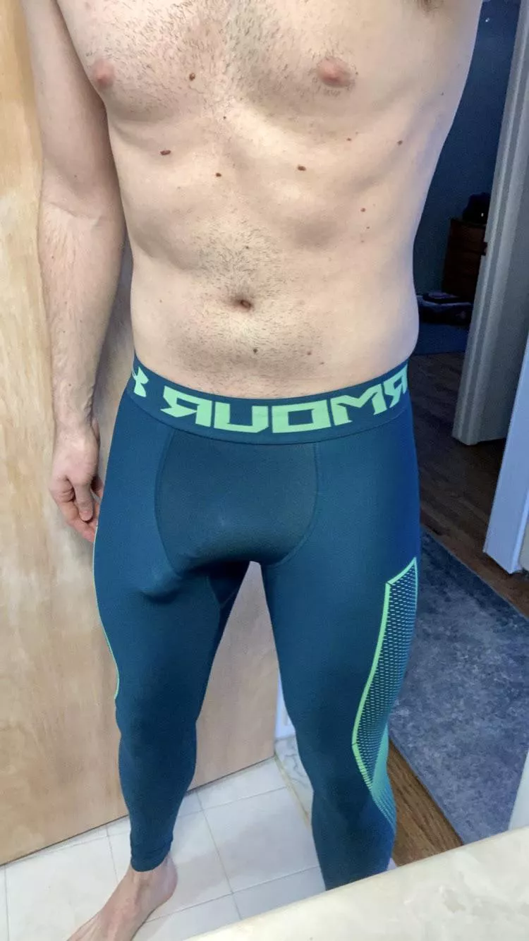 [M] Working out in Under Armour tights