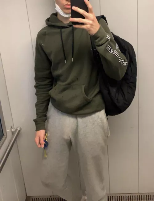 (M18) Going to school like this is fun 🤤