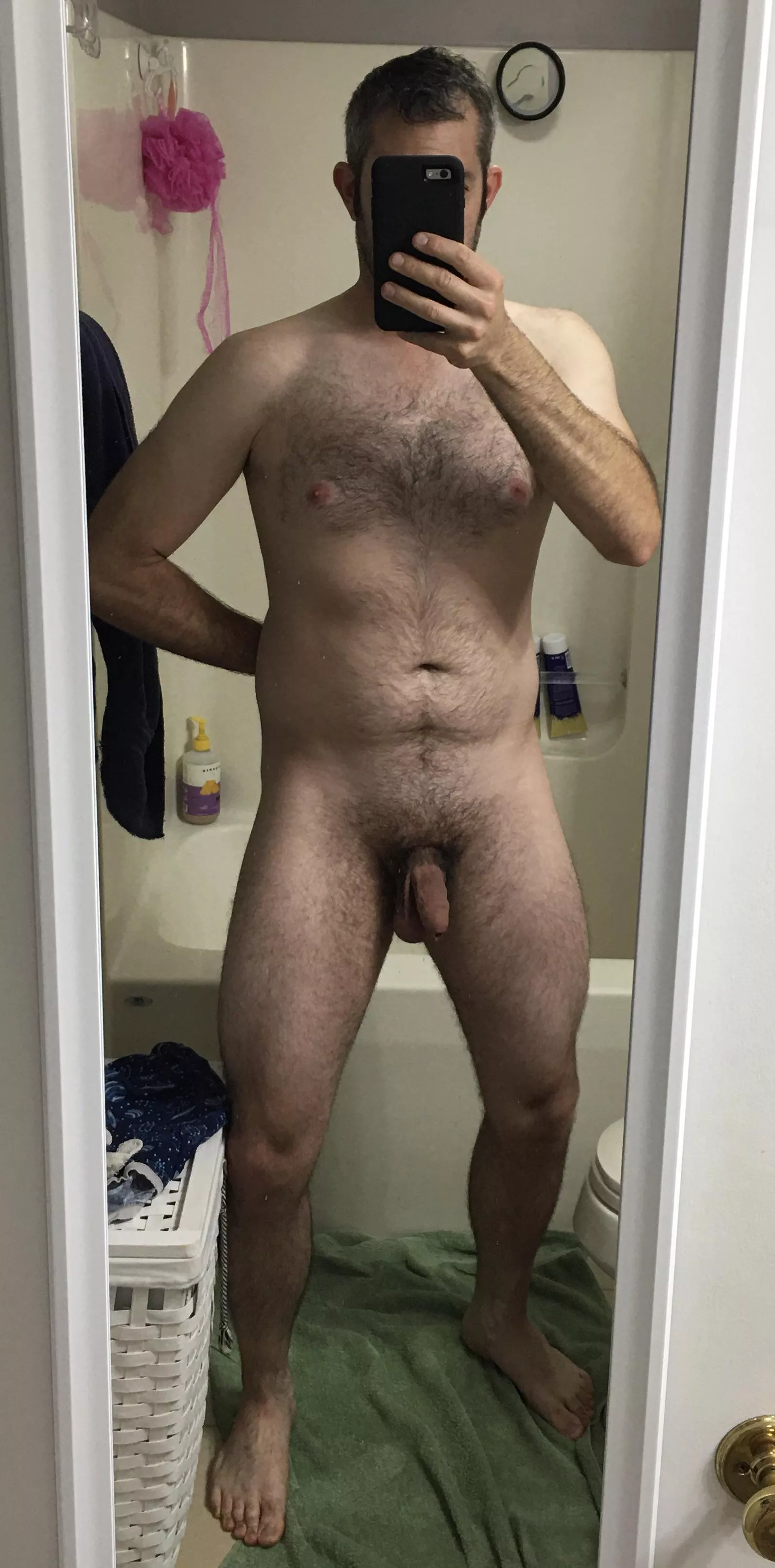 (M)41, 192 pounds, 6' tall. It's been a struggle, but been putting extra effort into working out lately (M)41, 192 pounds, 6' tall. It's been a struggle, but been putting extra effort into working out lately