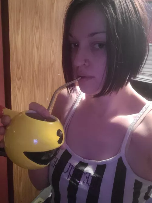 made it to almost Friday and has warm sipsip and smokey set up happy kitten noises 🥰😘😍