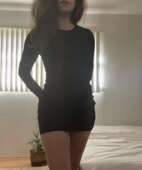 Mafia housewife circa 1983 ~alternate caption~ 🎶Went to a party, I danced all night, I drank 16 beers, And I started up a fight🎶