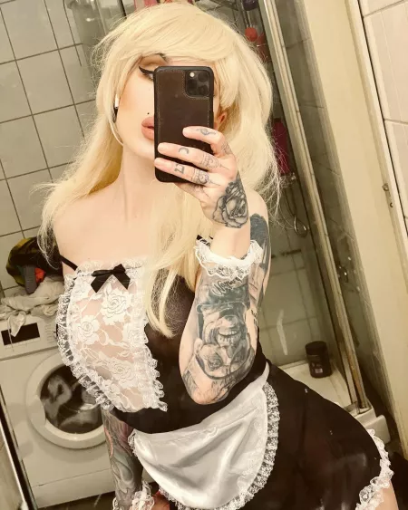 maid day selfie📸🔥