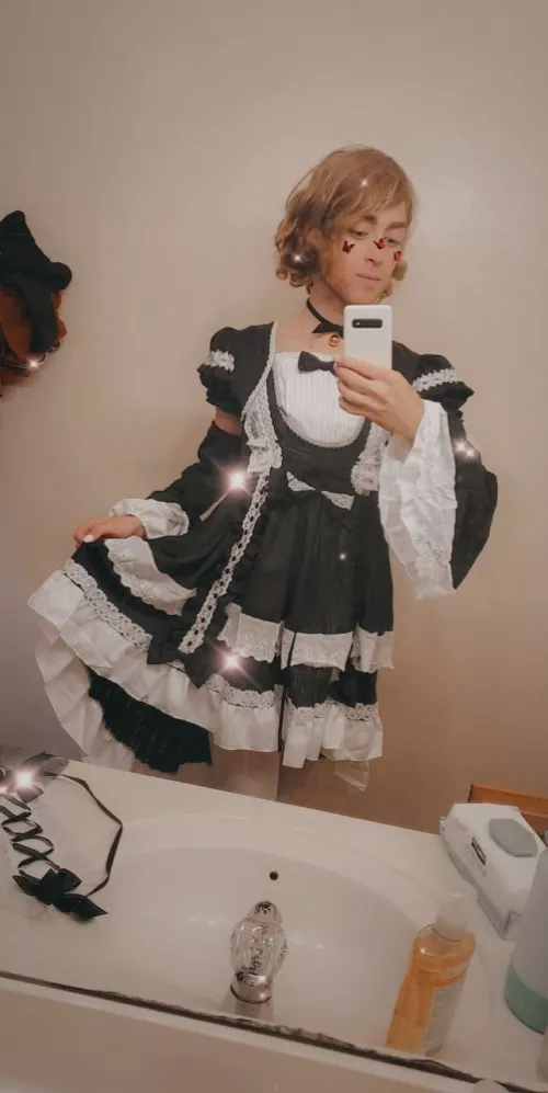 maid hours🤍🖤