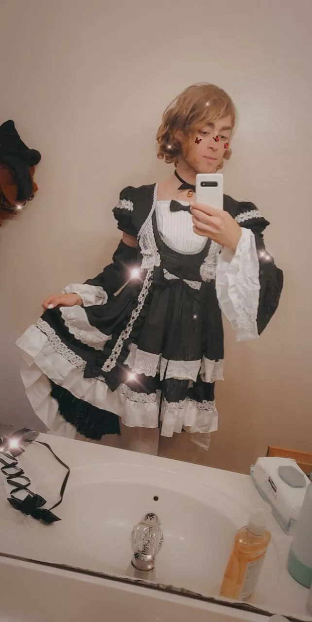 maid hours🤍🖤