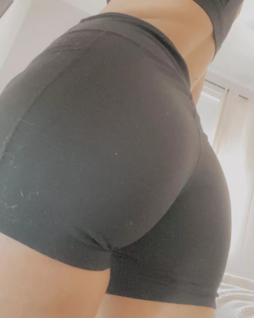 make a lot of heads turn in the gym 😈