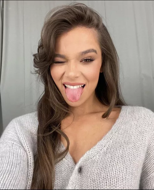 Make me explode for you as Hailee Steinfeld