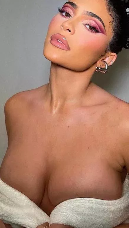 Make me fill my fleshlight for Kylie or another big breasted celeb