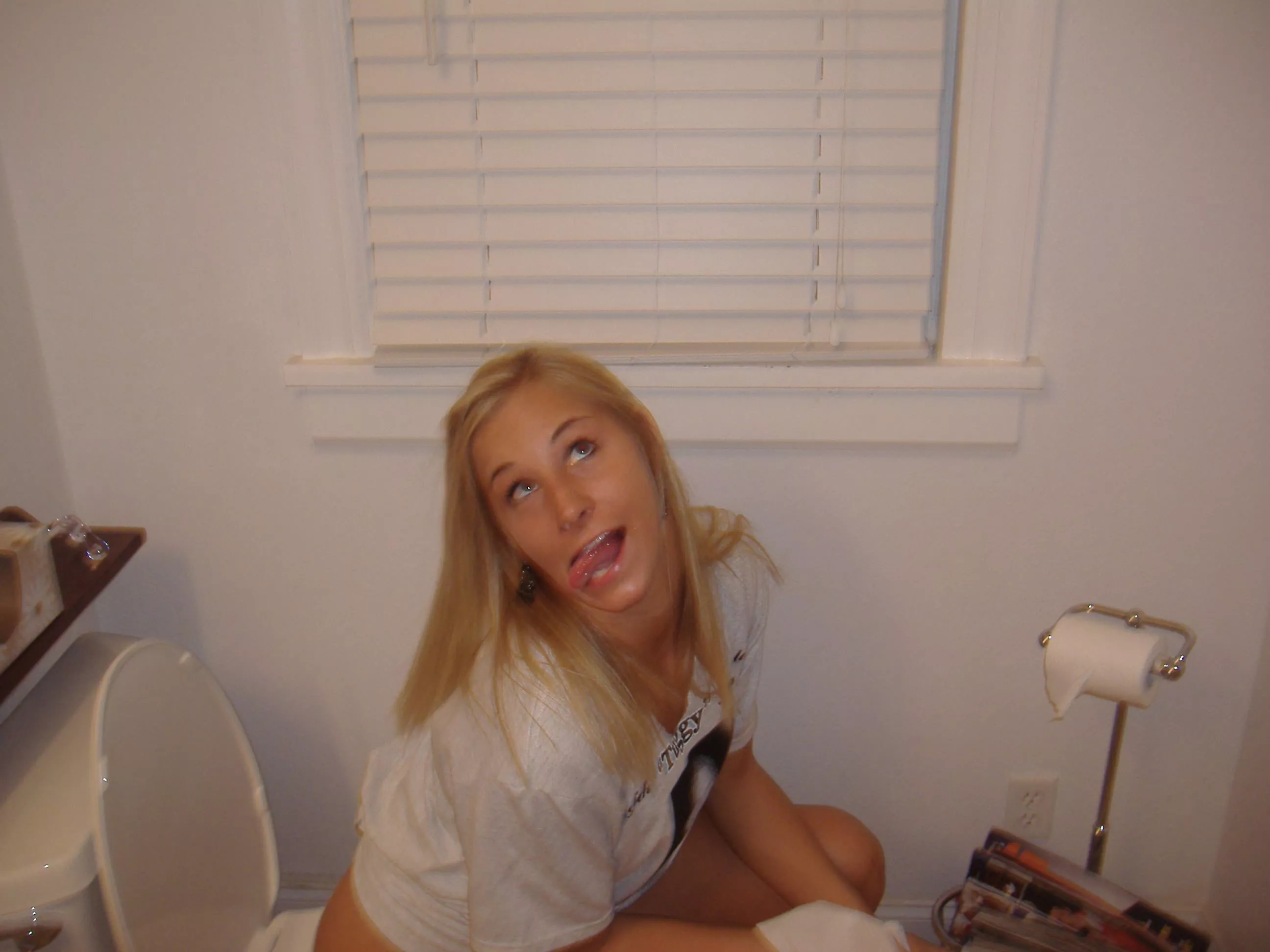 Making a funny face (1 MIC) Making a funny face (1 MIC)