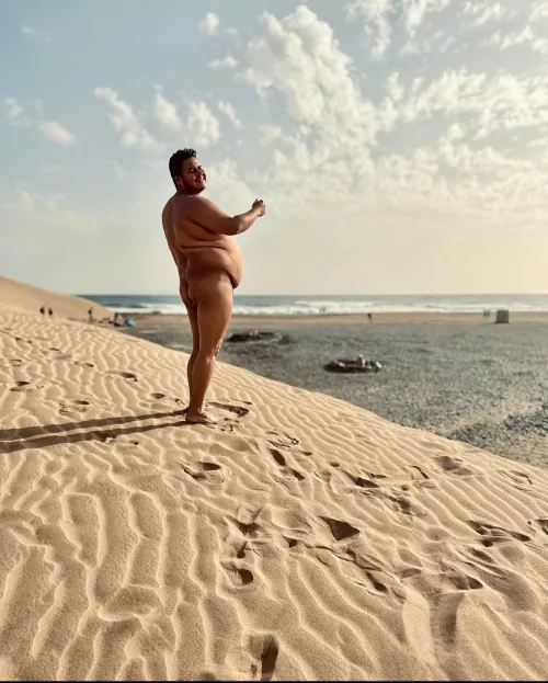 Maspalomas is a huge beach in gran canary, it’s clothing optional so one chooses what to wear and I choose sunscreen 😅