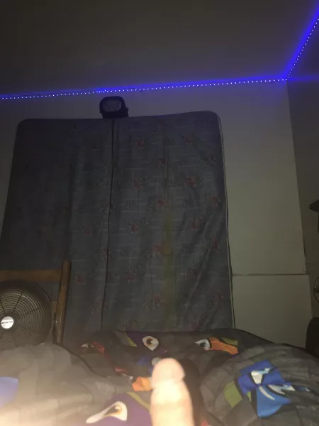 Masturbating to the vids on here😈