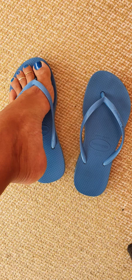 Matching blues in havaianas flipflops