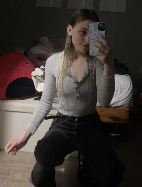 May I jerk to this goddess I will jerk to what ever part of her you won’t me to in every pic I send