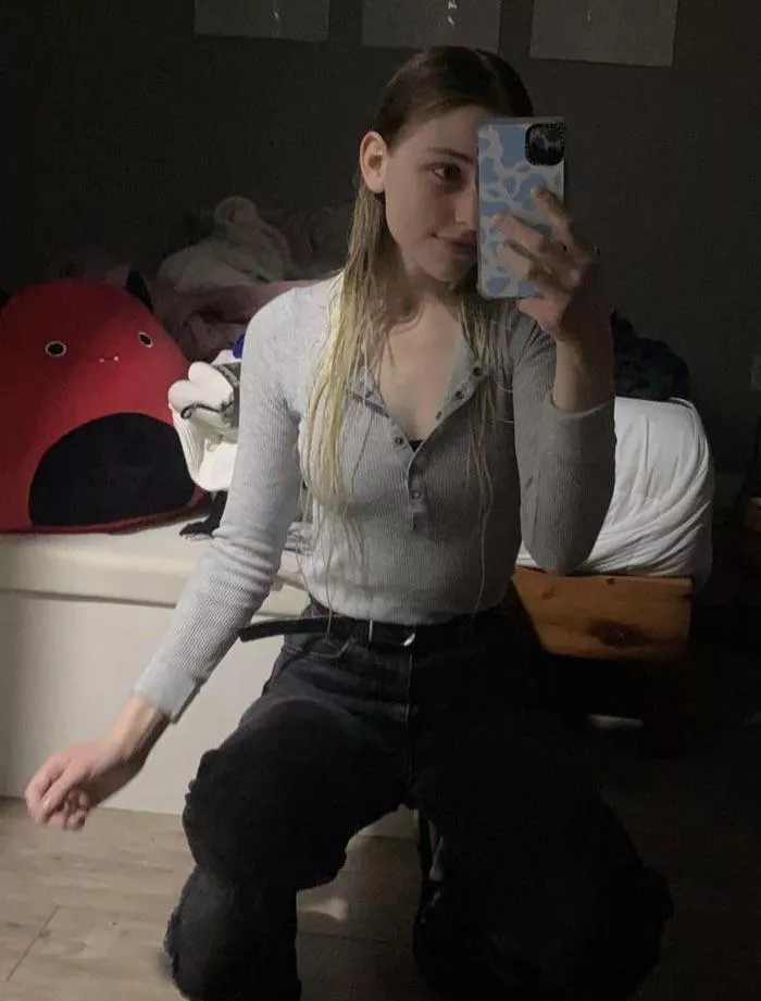 May I jerk to this goddess I will jerk to what ever part of her you won’t me to in every pic I send