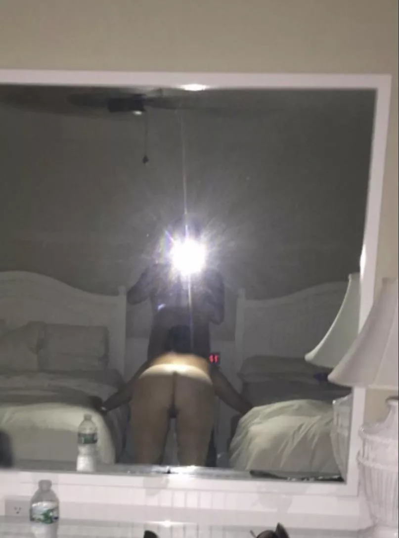 Maybe next time we would get someone to join in. What happens in Vegas stays in Vegas, right? 🧍‍♂️👫