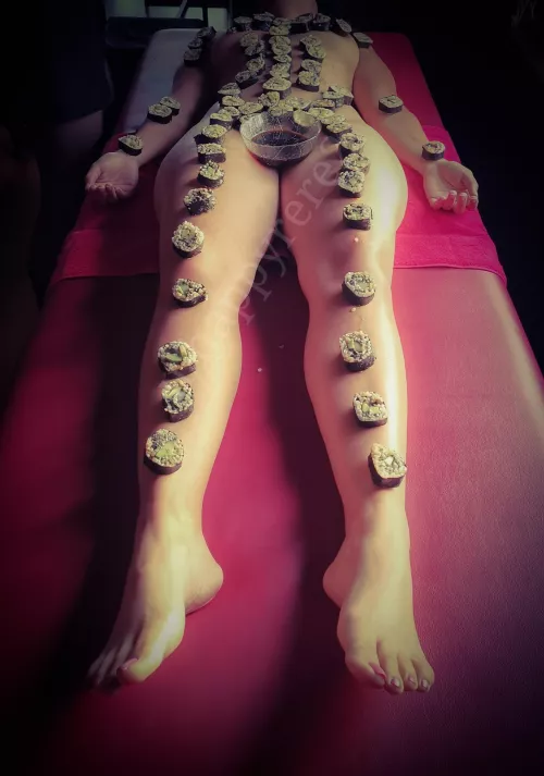 Me, a Middel Eastern beeing a sushi/maki table on a bdsm ladies event 😳🙈🙈