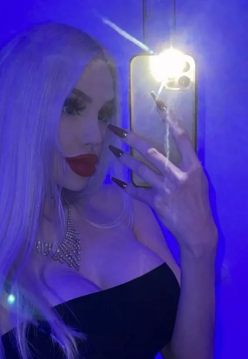 me an my long nails✨