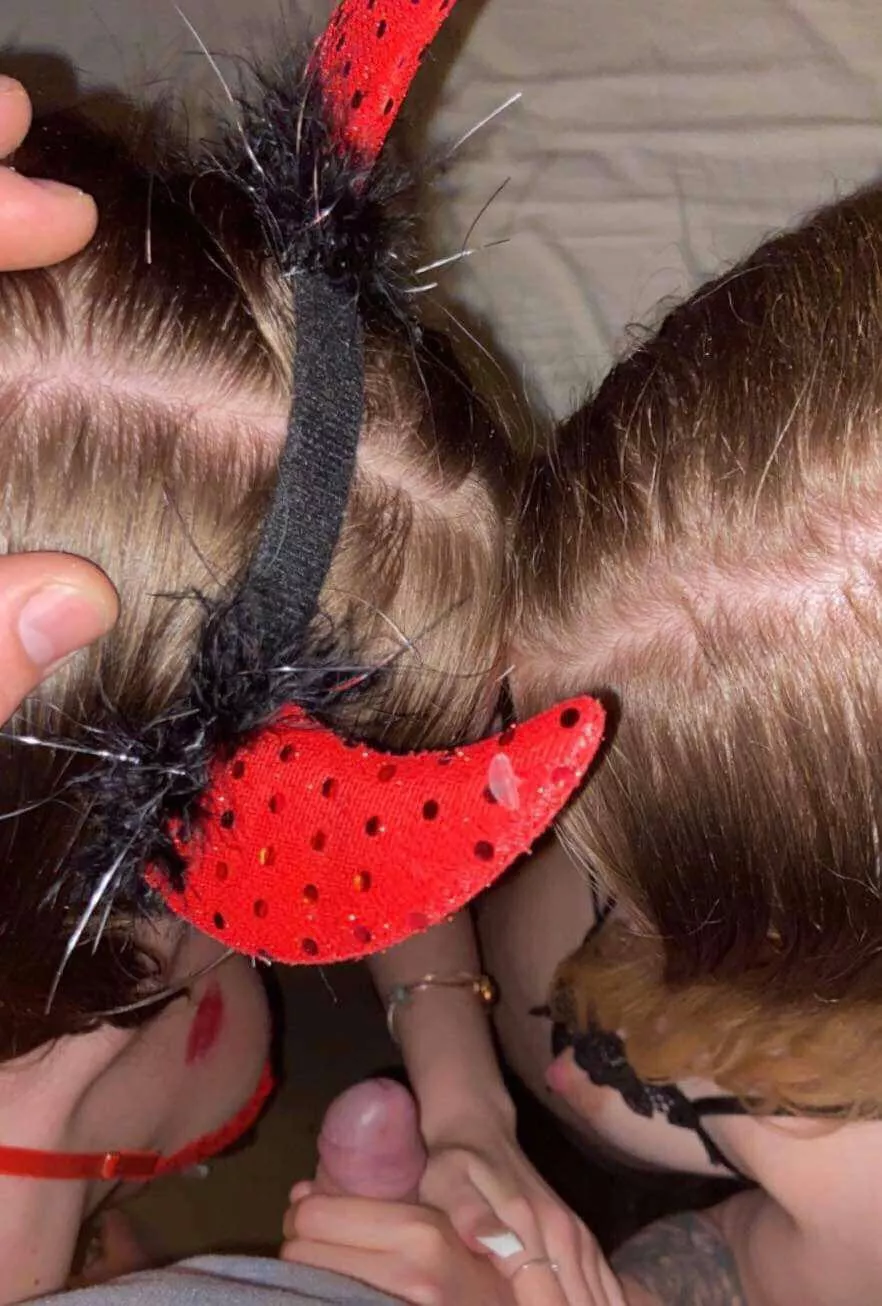 Me and my sister are a bit too close .. hehe ❤️❤️