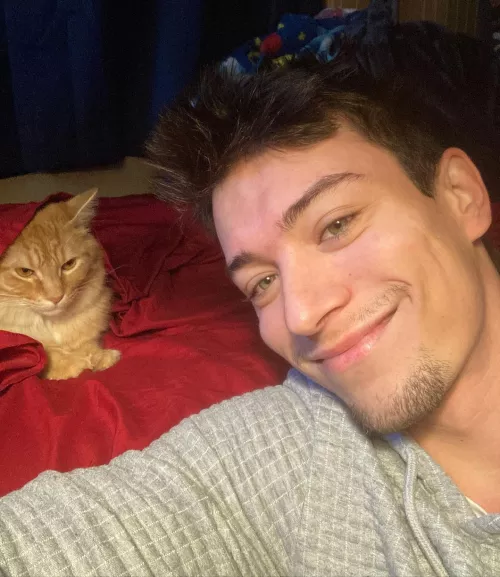 Me and my son 😁🐱 wow he really hates having his pic taken 😅