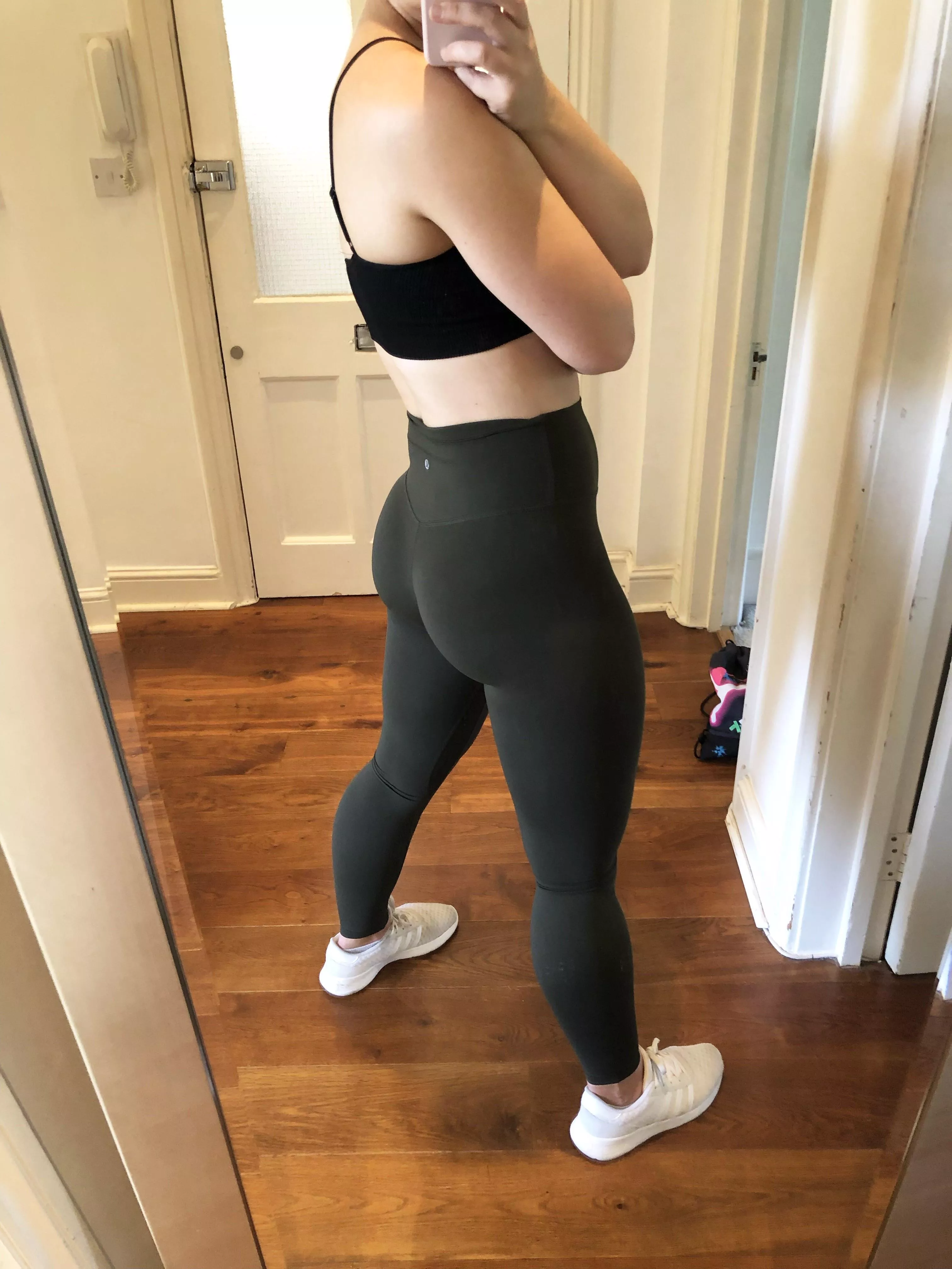 Meet me at the squat rack☺️ Meet me at the squat rack☺️