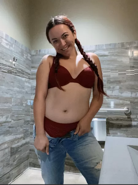 Meet me in the bathroom? 😏