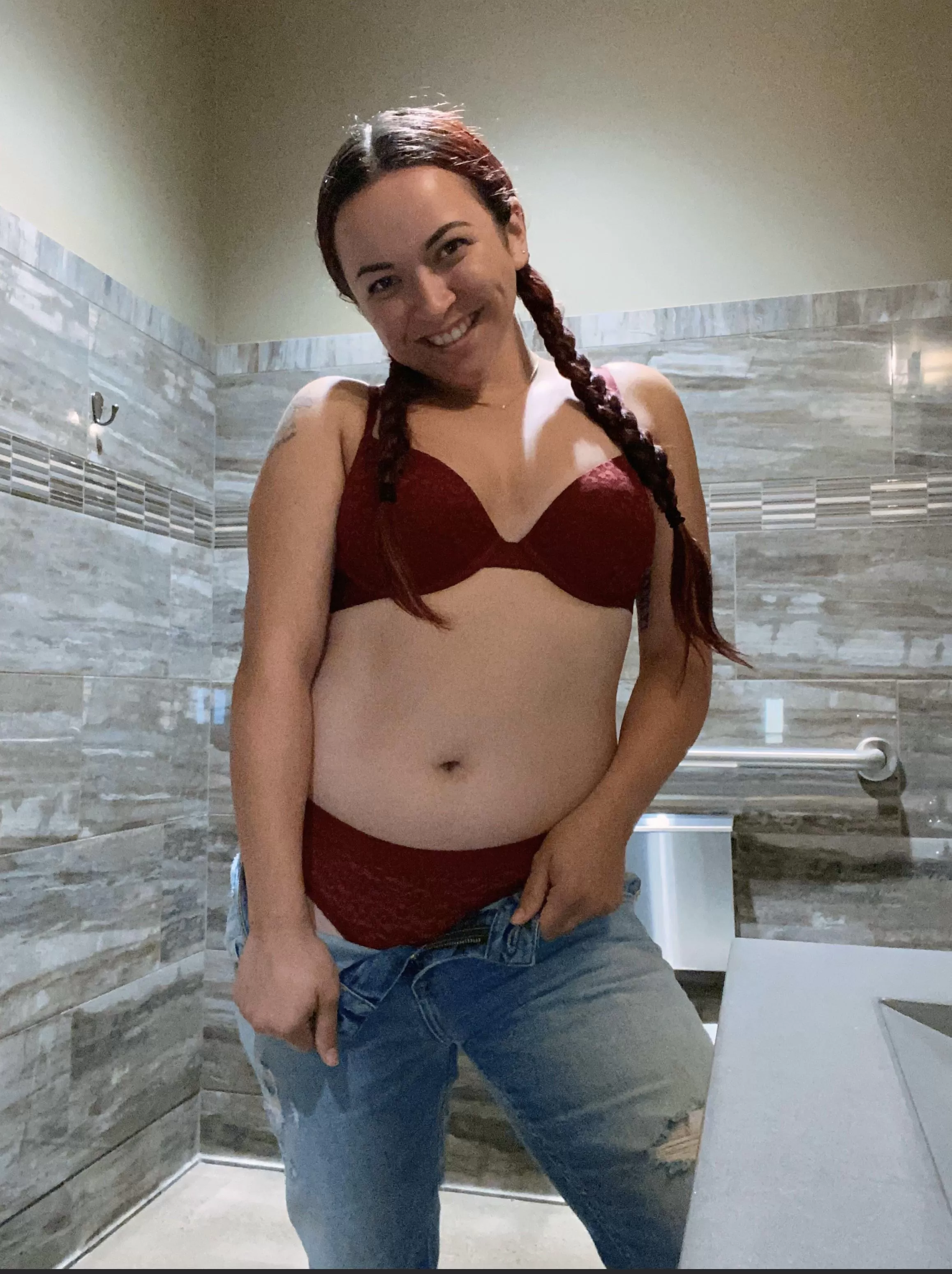 Meet me in the bathroom? 😏