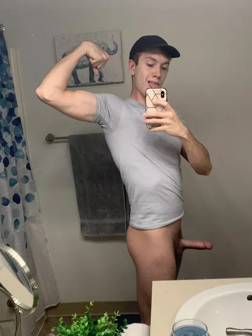 Meet me in the bathroom 😏