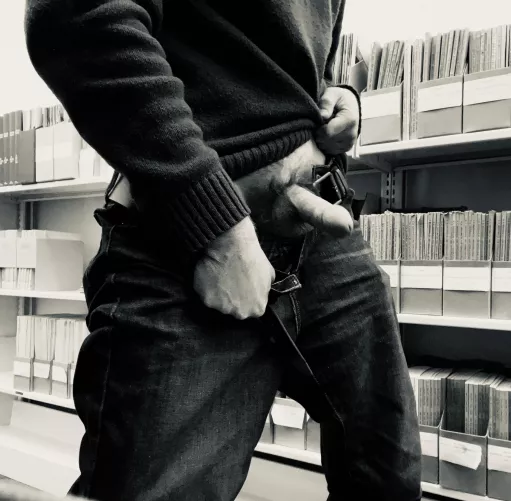 Meet me in the stacks. (40)