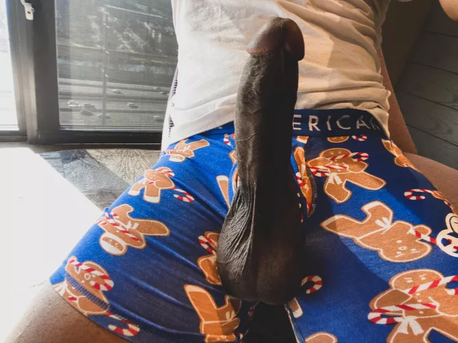 Meet me under the mistletoe🙃