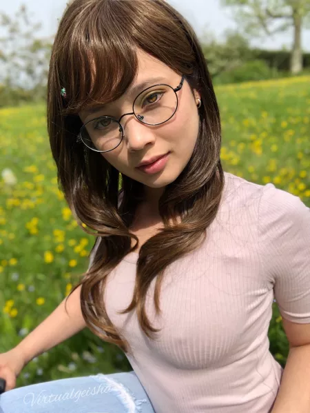 Meet studious but naughty girl next door, Jenny 🥰🍃😉