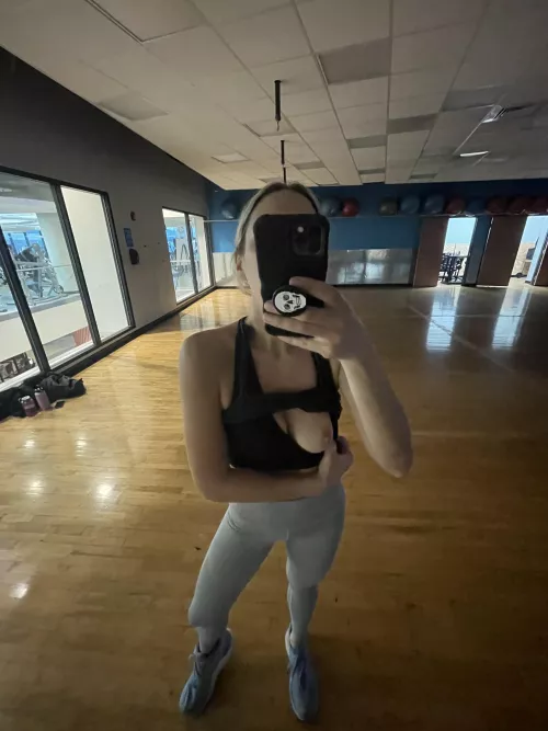 Meet your new personal trainer (f)