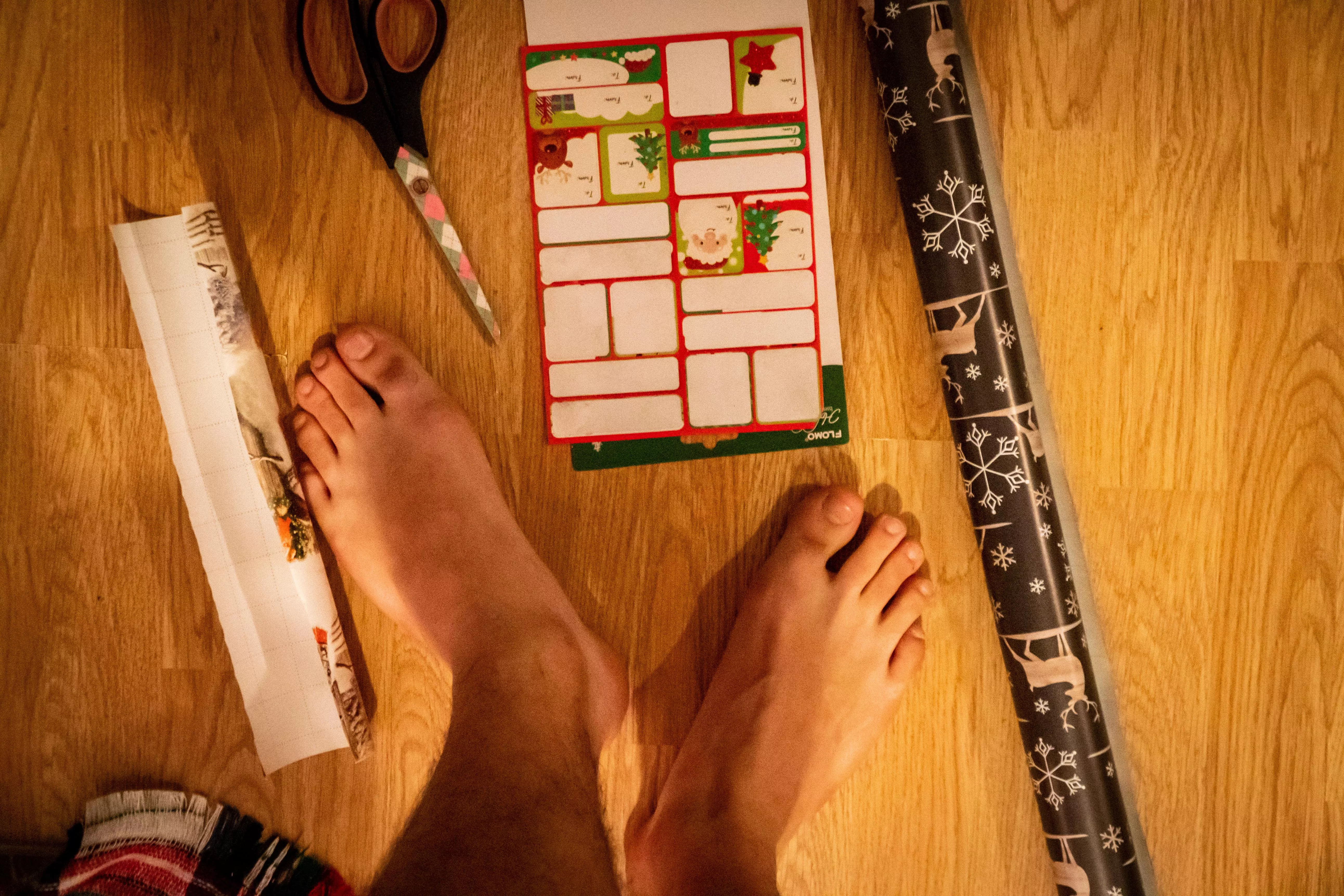 Merry Christmas to all, and to all my nice feet 😉