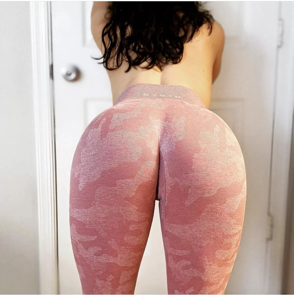 Merry Thickmas 👅😉Nothing better than a big latina booty in sexy leggings 🍑